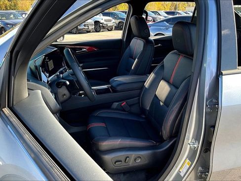 New 2026 Chevrolet Traverse RS image 9