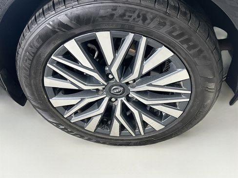 Used 2024 Nissan Altima 2.5 SV image 11