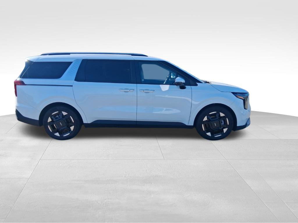 Certified 2026 Kia Carnival EX FWD image 4