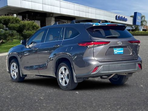 Used 2021 Toyota Highlander L FWD image 7