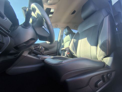 Used 2025 Subaru Crosstrek 2.5i Limited w/ Crosstrek Mirror Package image 18