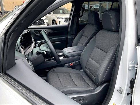 Used 2024 Chevrolet Traverse LT image 35