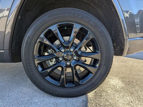 Used 2021 Jeep Grand Cherokee Laredo X image 16