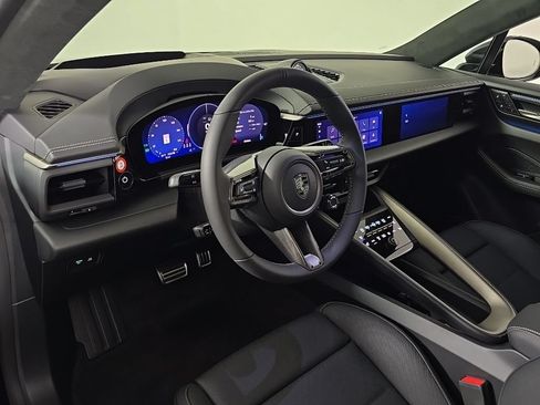 Certified 2025 Porsche Macan Turbo Electric AWD/4WD image 4
