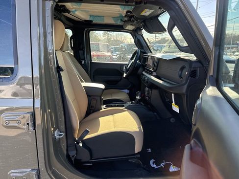 New 2026 Jeep Gladiator Sport image 25