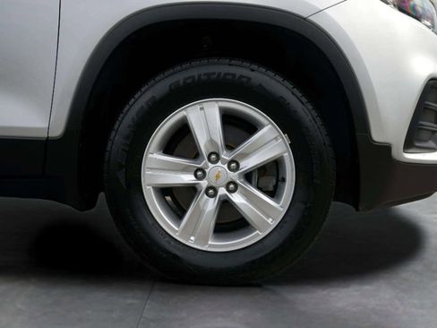 Used 2017 Chevrolet Trax LS AWD/4WD image 9