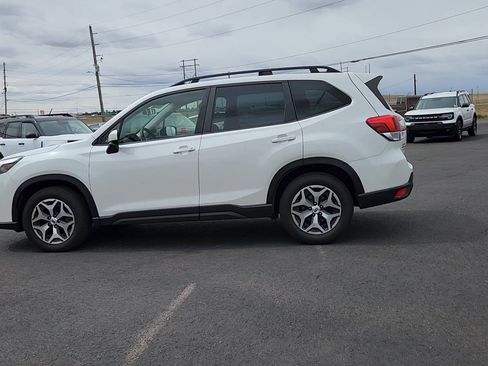 Used 2022 Subaru Forester Premium AWD/4WD image 2