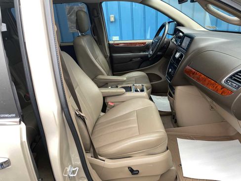 Used 2012 Chrysler Town & Country Touring-L w/ Entertainment Group #2 image 30