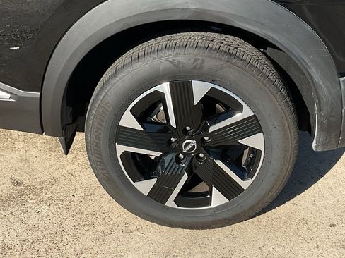 Used 2025 Nissan Kicks SV image 8