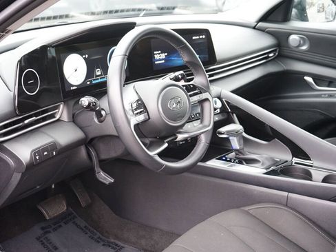 Certified 2023 Hyundai Elantra SEL w/ Convenience Package image 15