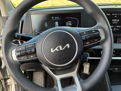 Used 2025 Kia Sportage LX image 28