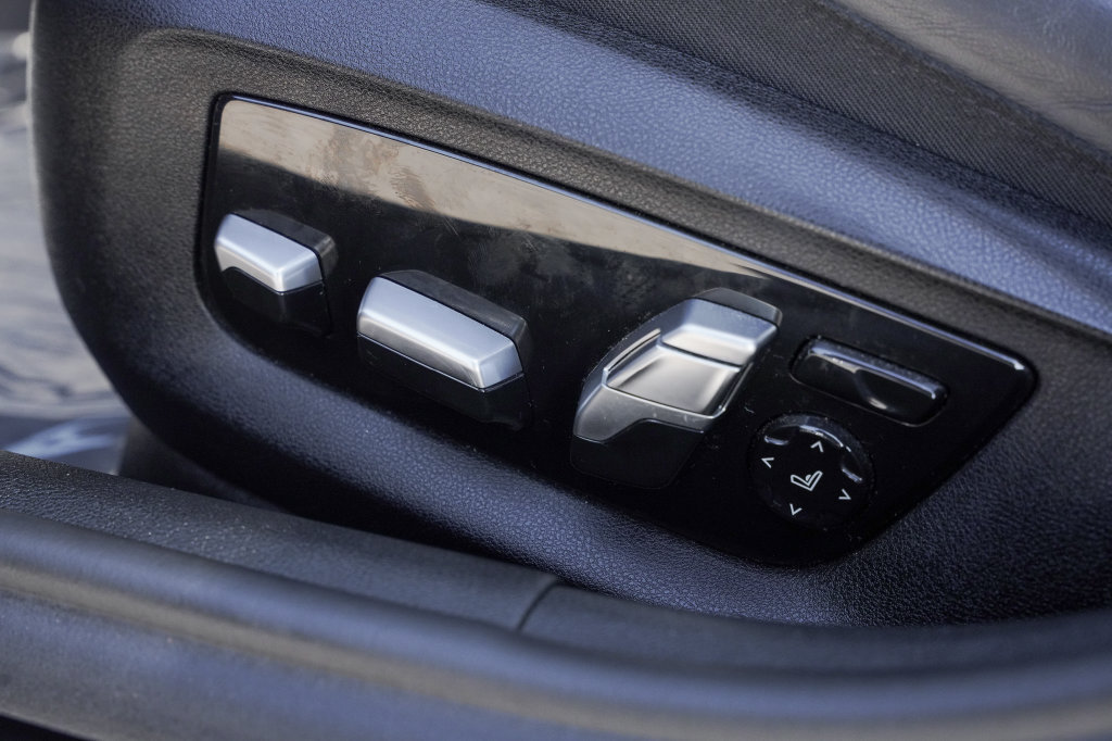 Used 2018 BMW M550i xDrive AWD/4WD image 23