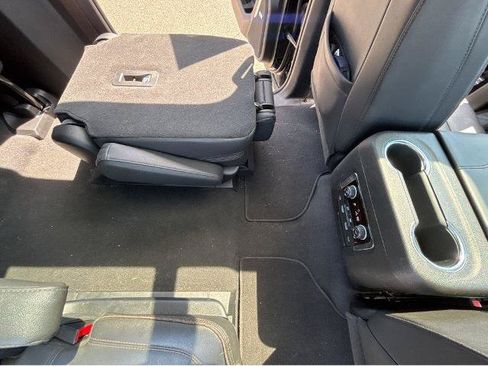 Used 2023 Chevrolet Suburban High Country w/ Advanced Technology Package AWD/4WD image 8