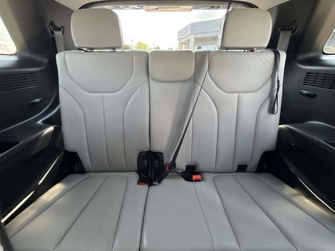 Used 2025 Hyundai Palisade SEL FWD image 16