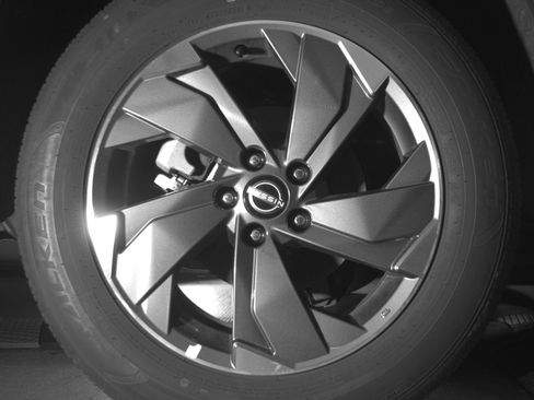 Used 2025 Nissan Rogue SV FWD image 15