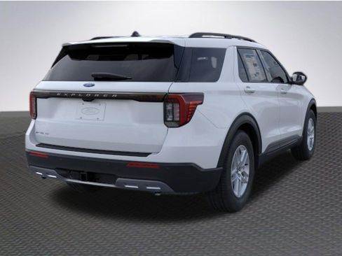 New 2026 Ford Explorer Active w/ Active Comfort Package RWD image 8
