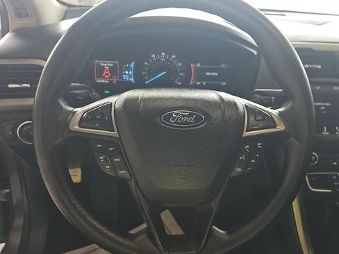 Used 2018 Ford Fusion SE w/ Fusion SE Technology Package FWD image 10