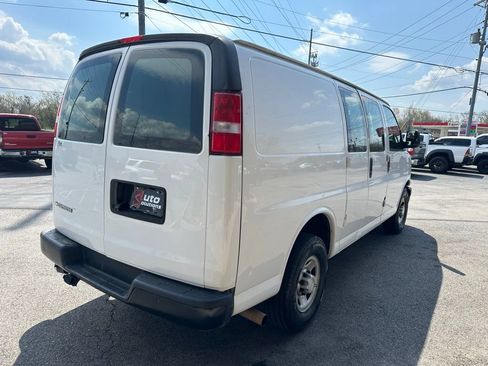 Used 2018 Chevrolet Express 2500 w/ Driver Convenience Package RWD image 10