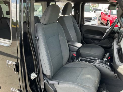 Used 2024 Jeep Wrangler Unlimited AWD/4WD image 21