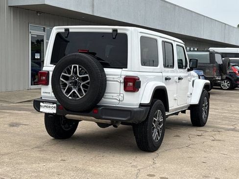 Used 2025 Jeep Wrangler Unlimited Sahara AWD/4WD image 3