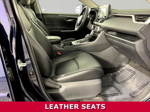 Used 2020 Toyota RAV4 XLE w/ Convenience Package FWD image 25