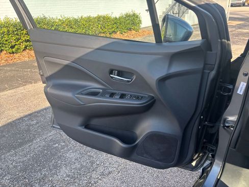 Used 2025 Nissan Versa SV image 18