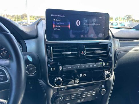 Used 2022 Lexus GX 460 Premium w/ Accessory Package image 22