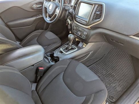 Used 2016 Jeep Cherokee Latitude w/ Cold Weather Group image 15