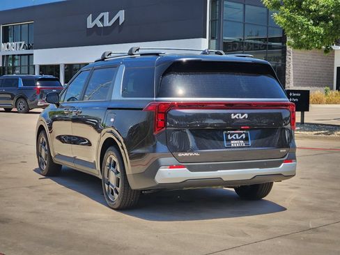 New 2026 Kia Carnival EX FWD image 4