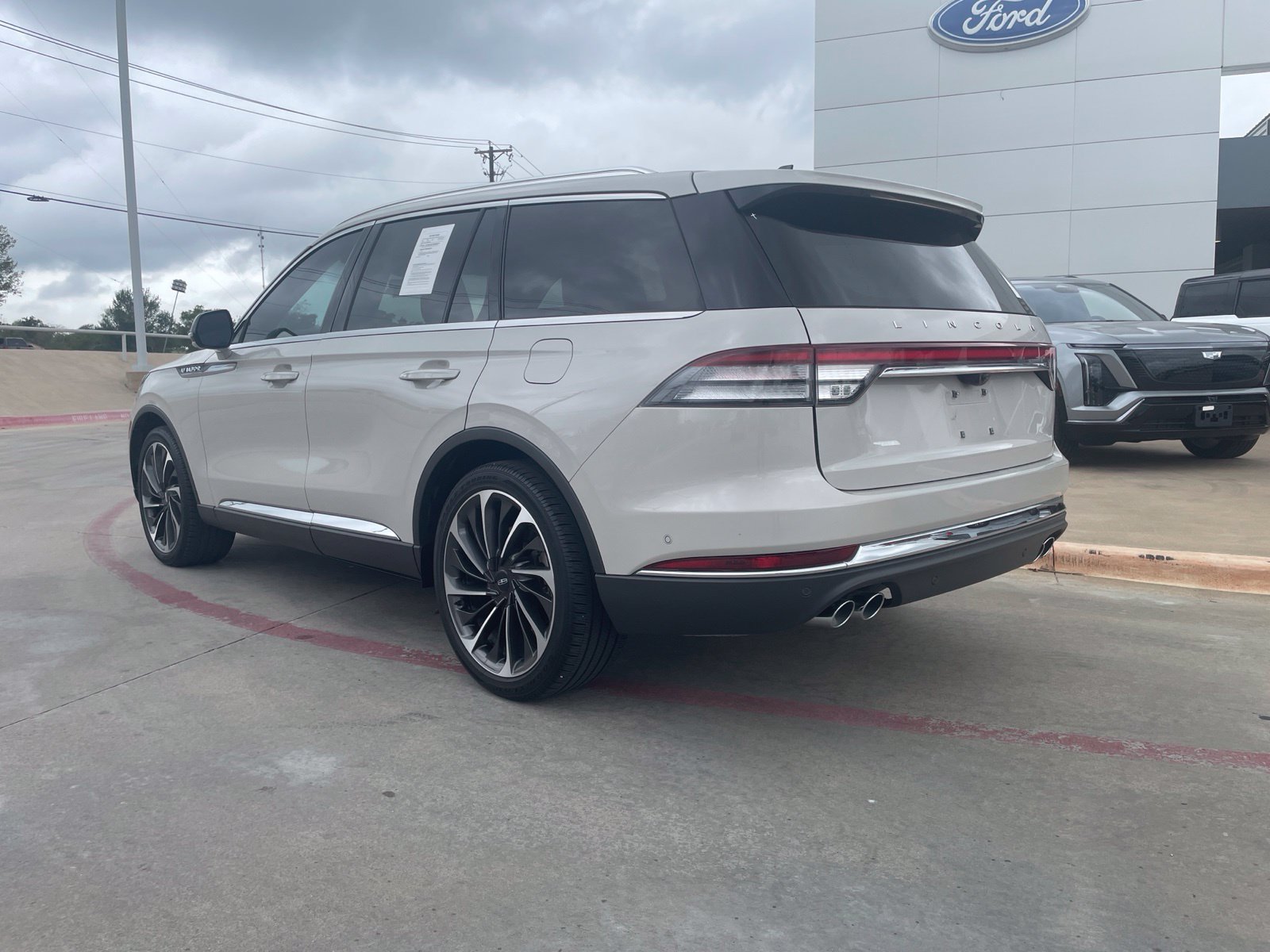 Used 2024 Lincoln Aviator Reserve w/ Equipment Group 201A RWD image 6