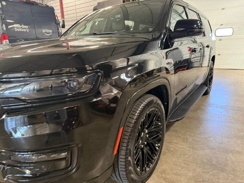 Used 2023 Jeep Wagoneer L Series II AWD/4WD image 43