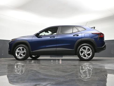 Used 2024 Chevrolet Trax LS w/ LS Convenience Package FWD image 25