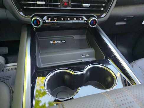 New 2026 Chevrolet Suburban High Country image 32