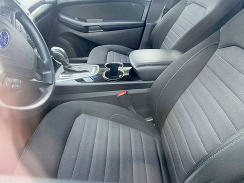 Used 2017 Ford Edge SE image 10