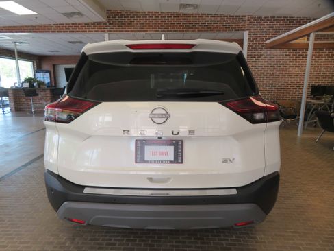 Used 2022 Nissan Rogue SV w/ SV Premium Package image 70
