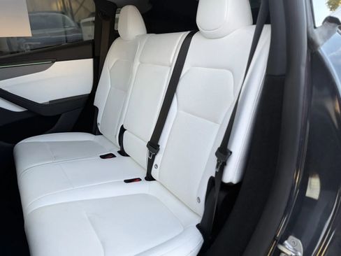 Used 2026 Tesla Model Y Long Range AWD/4WD image 15