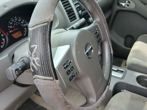 Used 2014 Nissan Frontier SV w/ SV Value Truck Package RWD image 15