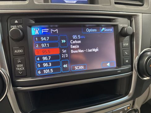 Used 2013 Toyota Highlander SE image 24