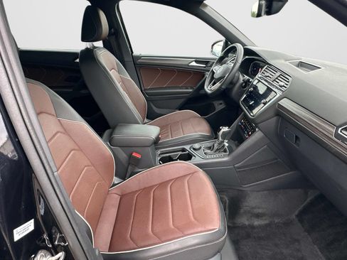 Certified 2024 Volkswagen Tiguan SEL R-Line AWD/4WD image 10