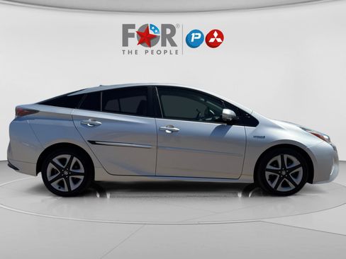 Used 2016 Toyota Prius Three Touring FWD image 6