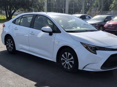 Used 2020 Toyota Corolla LE FWD image 2