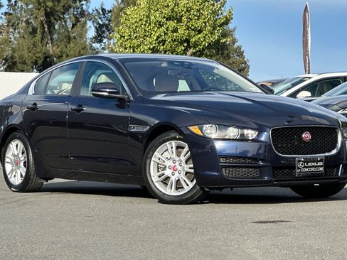 Used 2017 Jaguar XE Premium image 2