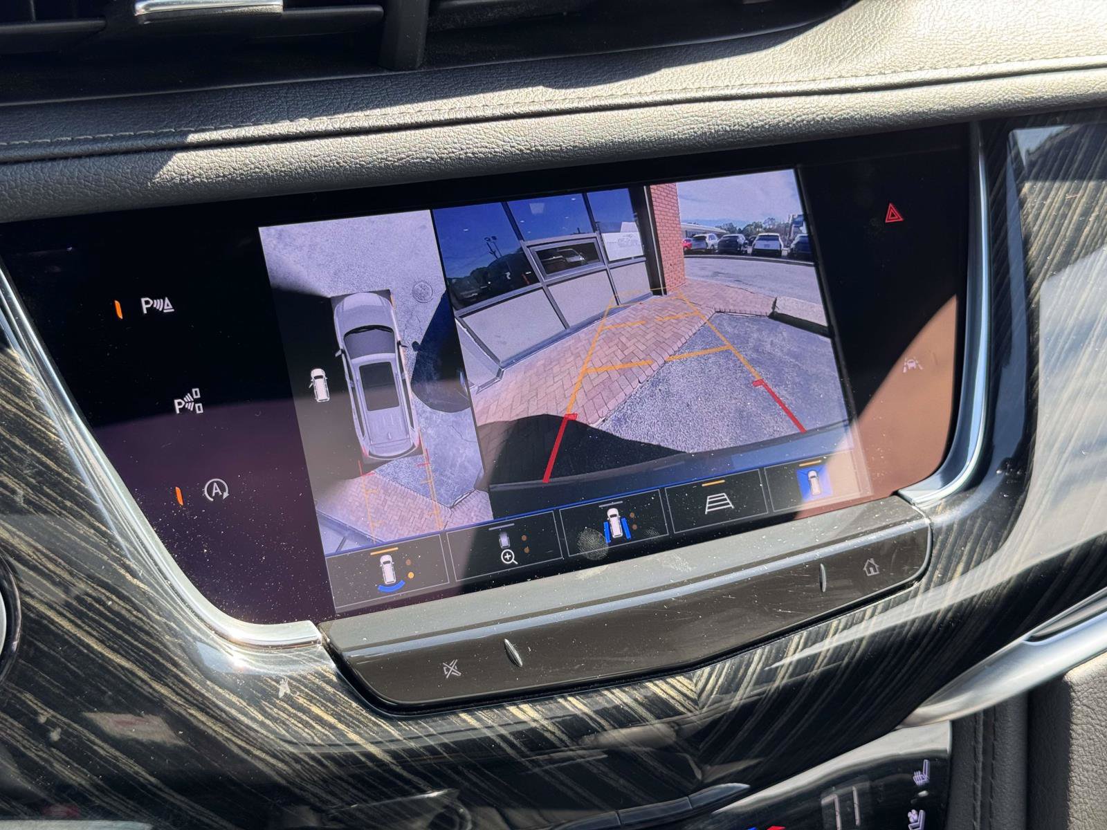 Used 2023 Cadillac XT6 Premium Luxury w/ Technology Package AWD/4WD image 19