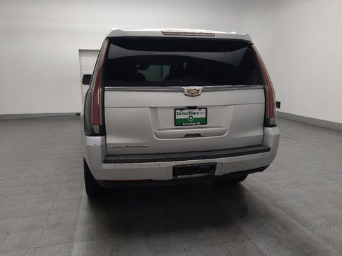 Used 2018 Cadillac Escalade Luxury RWD image 6