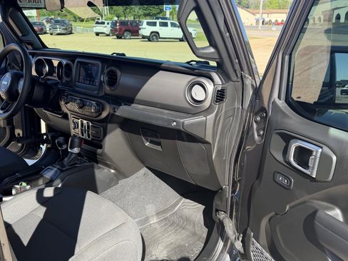 Used 2023 Jeep Gladiator Sport AWD/4WD image 26