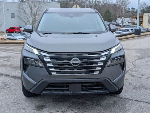 Used 2025 Nissan Rogue SV image 2