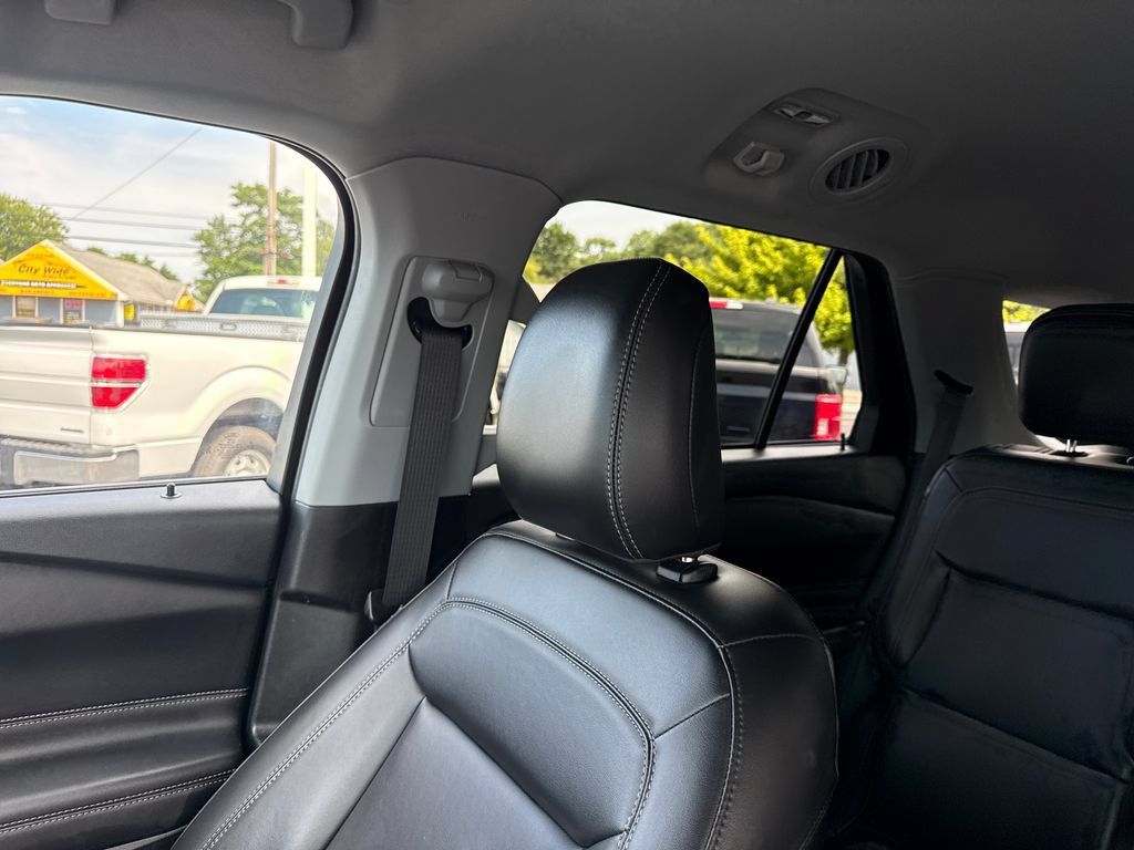 Used 2023 Ford Explorer XLT w/ Equipment Group 202A AWD/4WD image 35