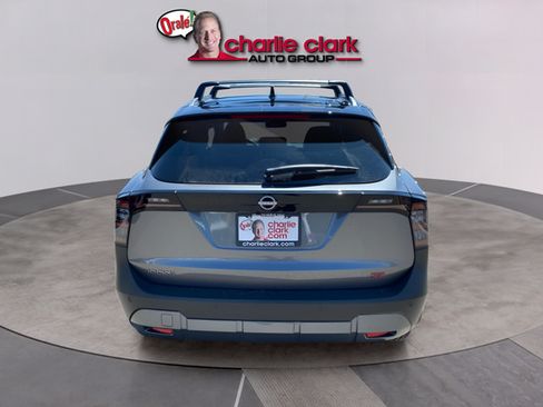 Certified 2025 Nissan Kicks SR FWD image 4