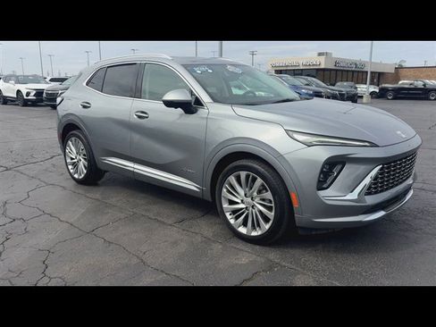 Used 2024 Buick Envision Avenir image 2