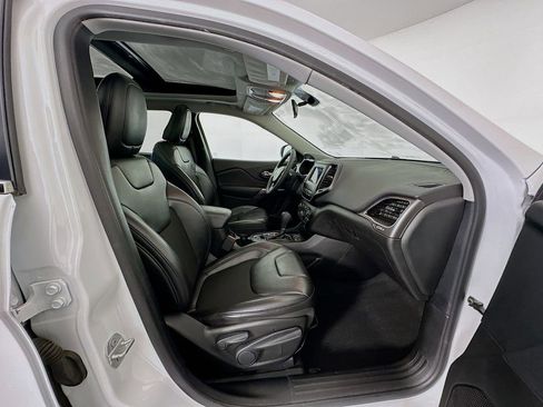 Used 2020 Jeep Cherokee Latitude Plus image 28